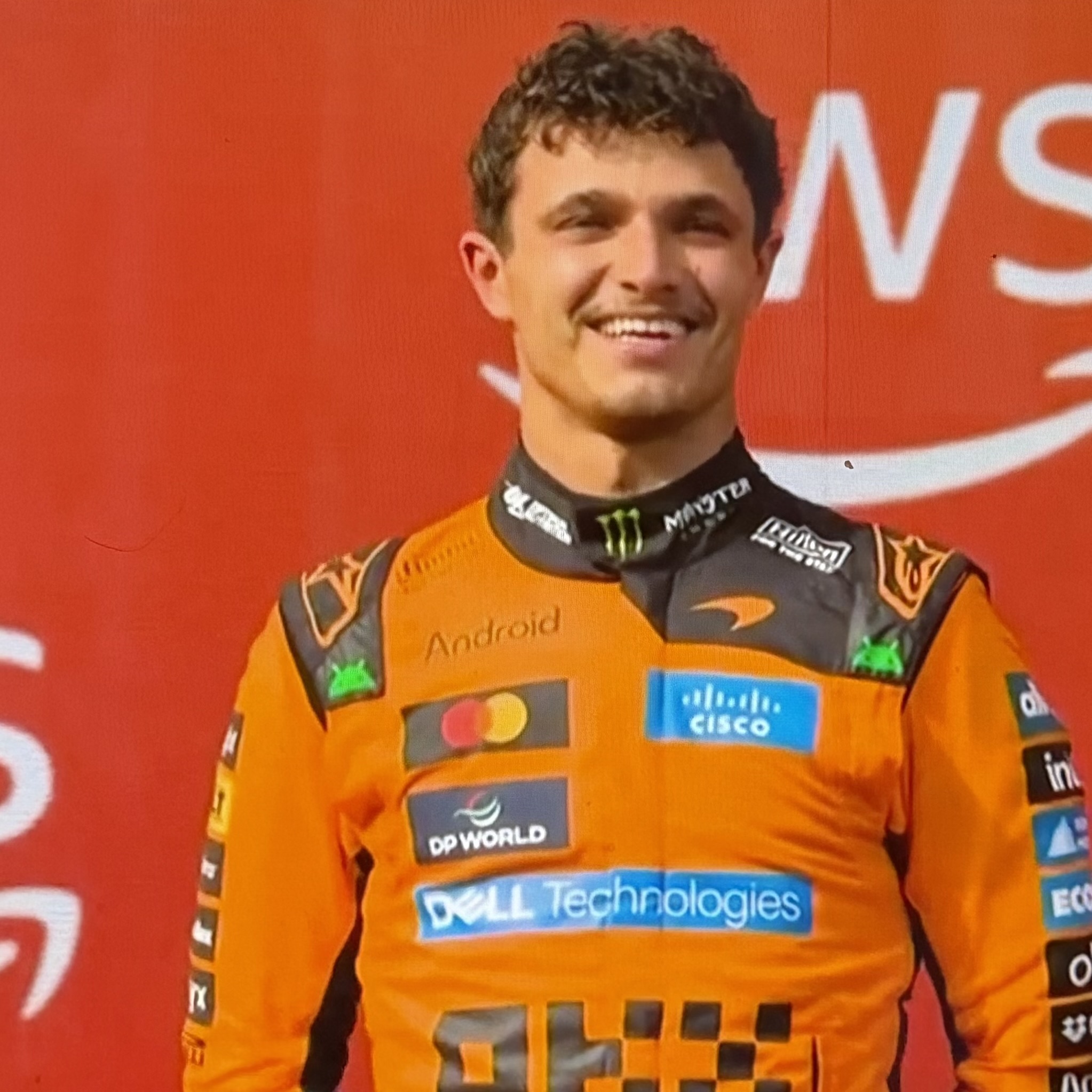 Norris gana en Hungría; Alonso, 14º y Sainz, 18º