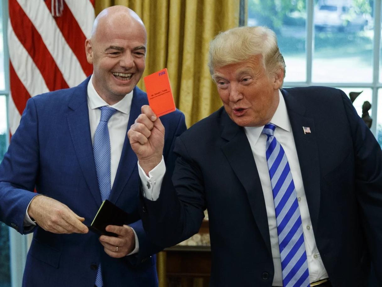 FIFA anula la tarjeta roja a delantero de EE.UU. tras llamada de Trump