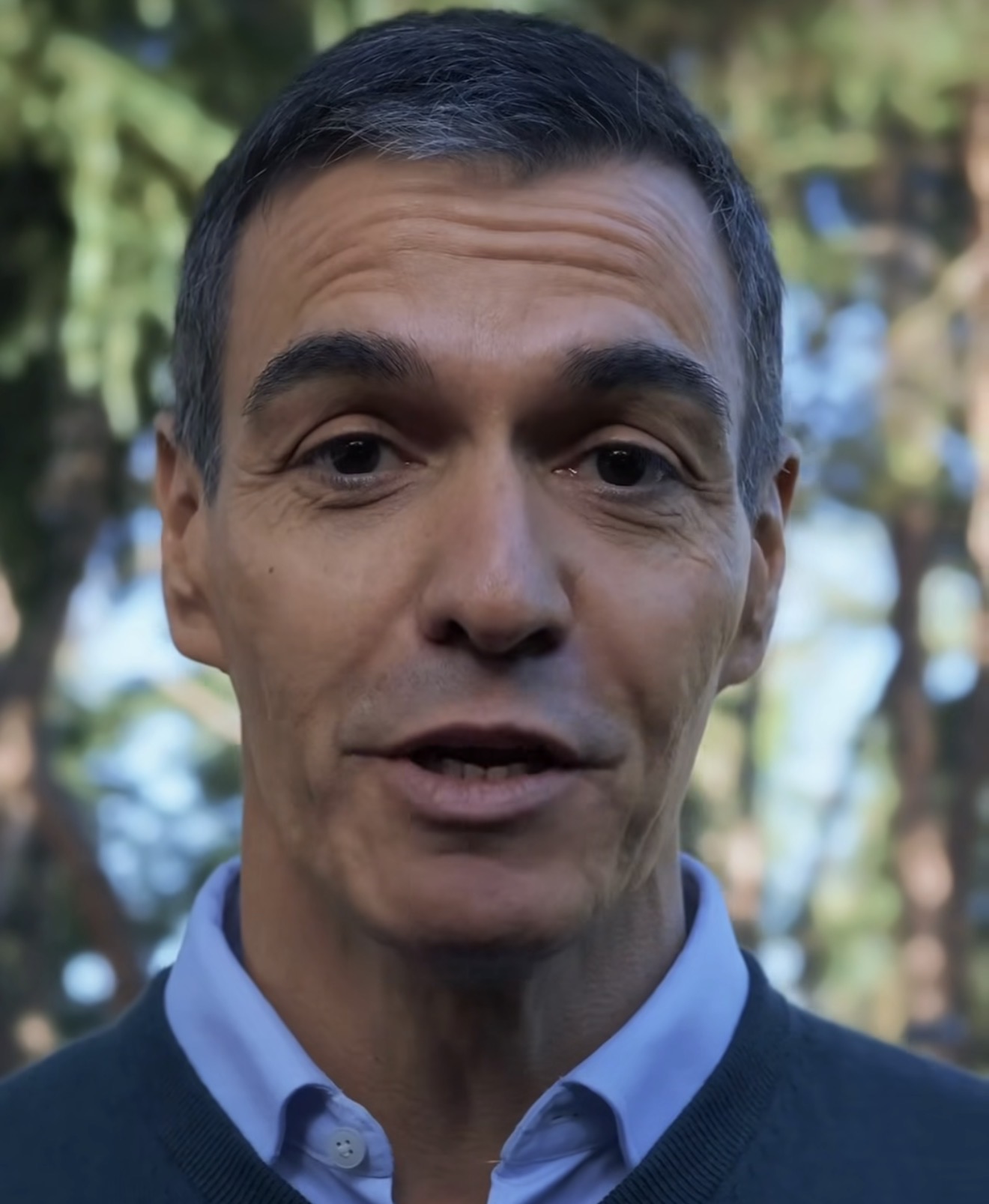 Sánchez reivindica ser “zurdo” y convierte las críticas de Milei en un lema electoral para el 29-N
